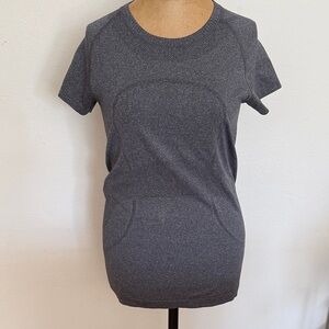 Lululemon sz 6 Swiftly Tech Short Sleeve Crew Heathered Slate great condition